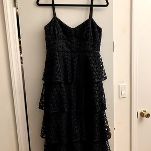 ☀️ Club Monaco tiered navy dress